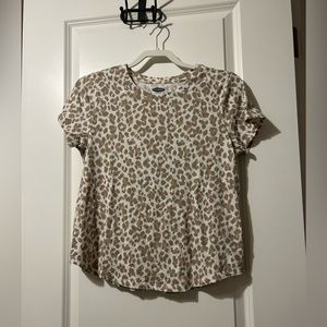 Old navy cheetah print everywear t shirt